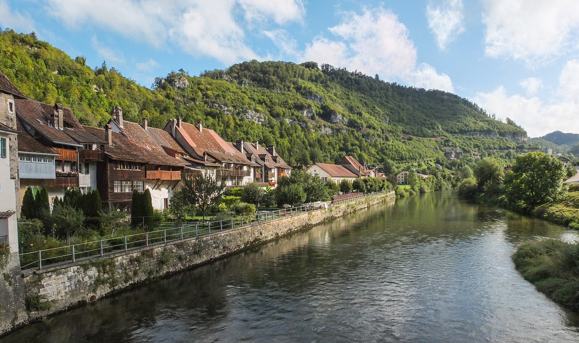 Saint-Ursanne et le Doubs, dans le canton du Jura